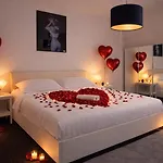 شقة Luxury With Jacuzzi Center فيسبادن