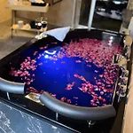 Luxury With Jacuzzi Center *